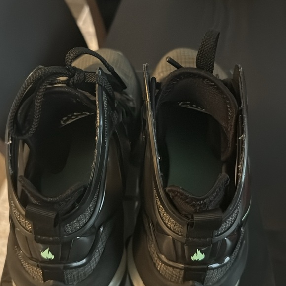 Lebron XIX gs size 6 youth - Picture 6 of 9